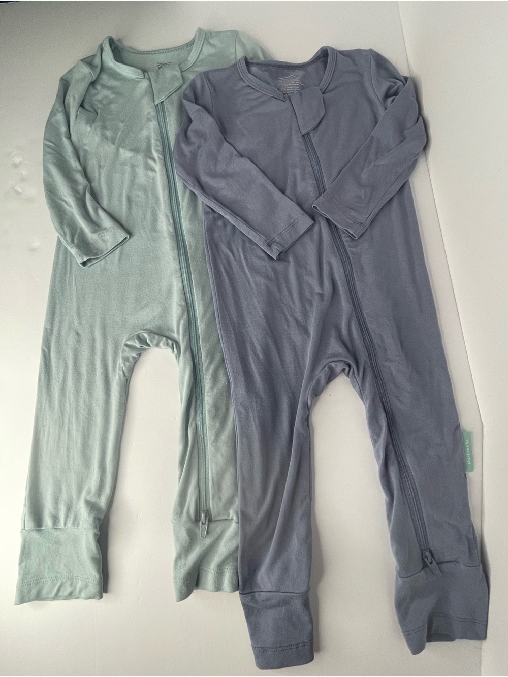 PurComfy Bamboo Zippered Romper Bundle
LuxeDream 18-24m Set of 2